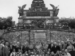 am niederwald-denkmal 1953